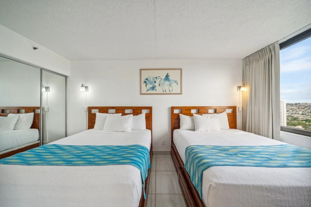 Gorgeous High Rise Waikiki Condo with Ocean and Diamond Head Views