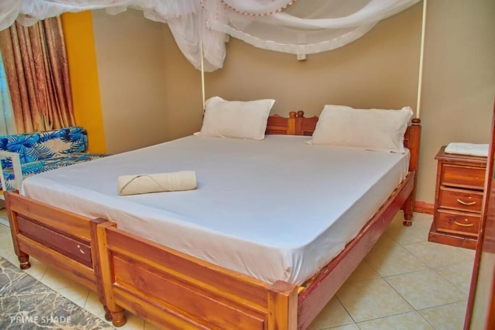 PRIMESHADE GUESTHOUSE