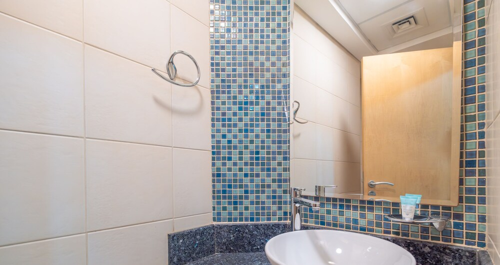 LUX The Shoreline Penthouse Suite