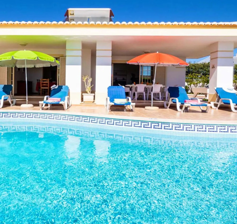 Villa Boracay - com Piscina Aquecível e Praia a Pé em Albufeira