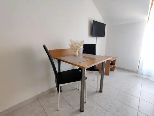 Apartments and Rooms Saric