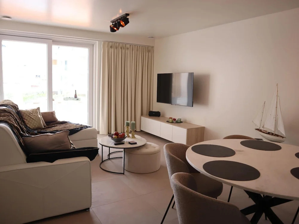 Casa Newport