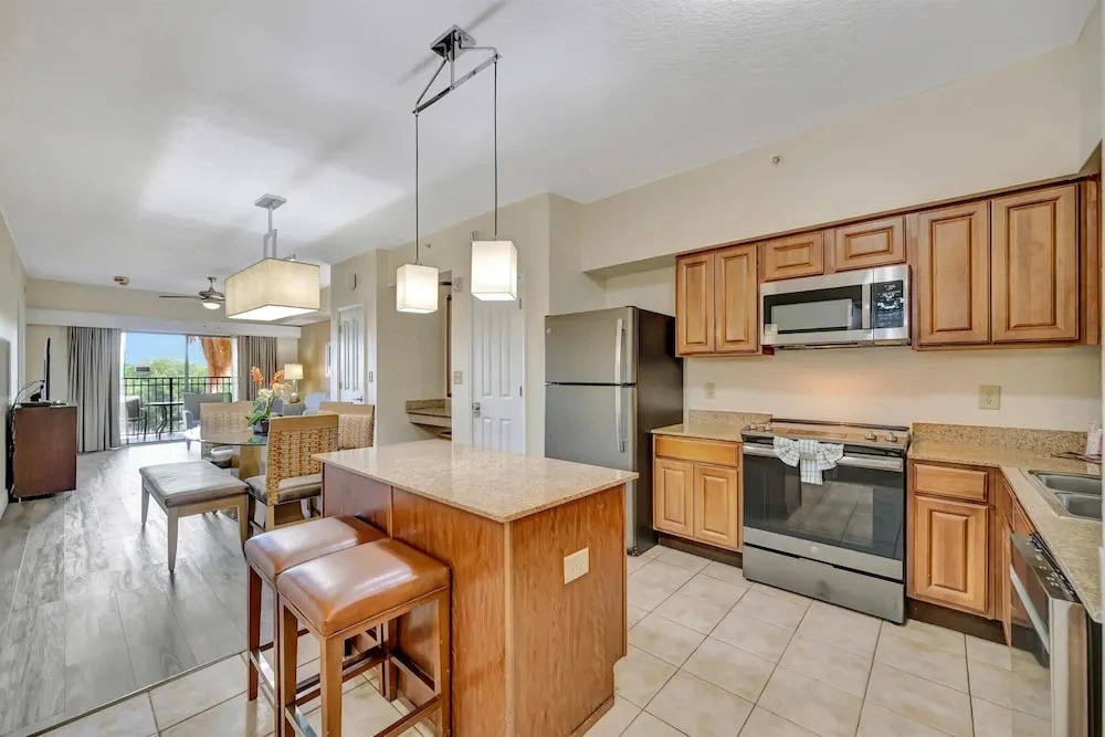 3BR Sleeps 8 Pool Hot Tub Arcade 10 Mins to Disney