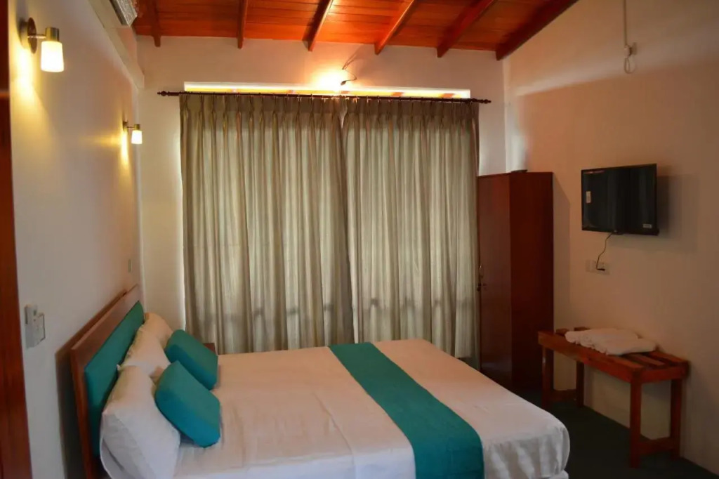 West Inn Colombo