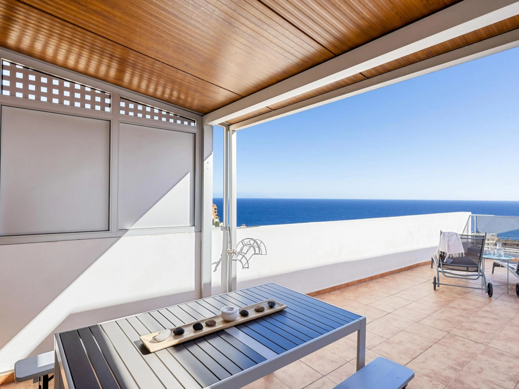 Boutique loft with BBQ terrace and ocean views