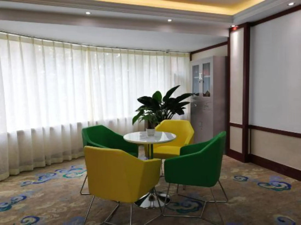 Super 8 by Wyndham Weifang Ba Jiu Hospital Qingping Road