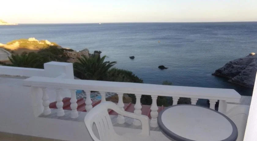 Castelia Bay Hotel