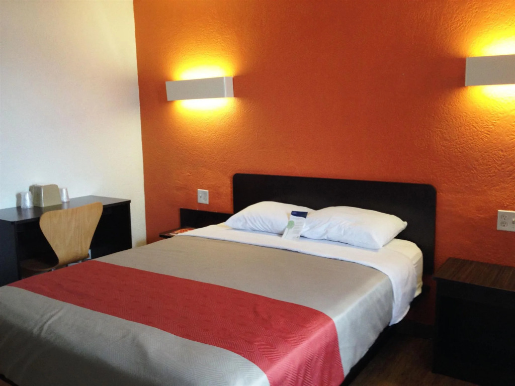 Economy Hotel Plus