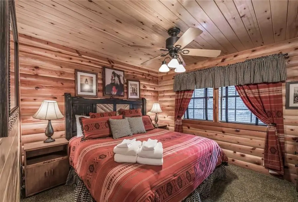 Buffalo Lodge - Seven Bedroom Cabin with Hot Tub