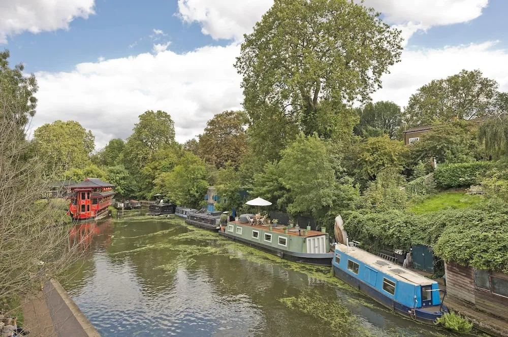 Bijou Pied a Terre Studio in Heritage Camden Terrace