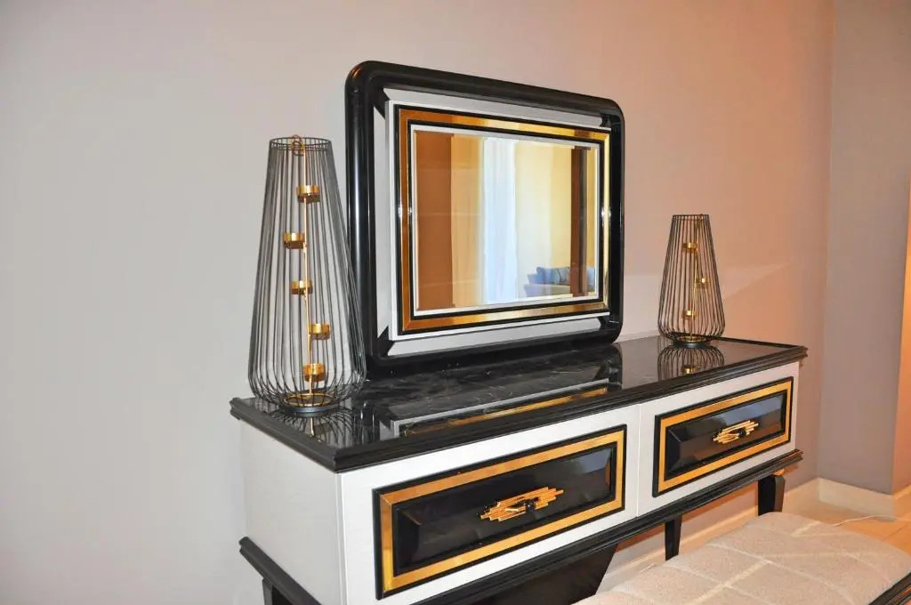 Spacious 4 bd and 2 bd apartments with amazing Sea view