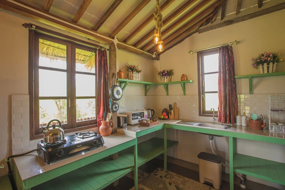 Breeze and Blossom Cottage Maguwo
