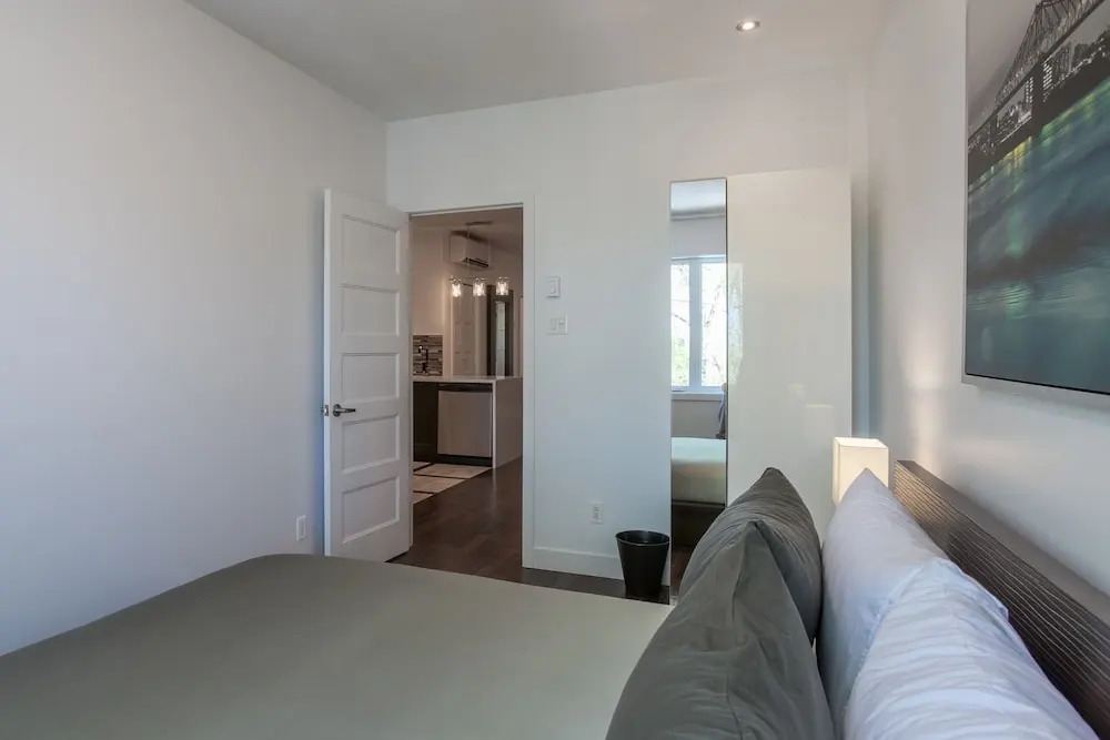 LMVR - LuxApt 3 - 7 bedrooms 2 bathrooms