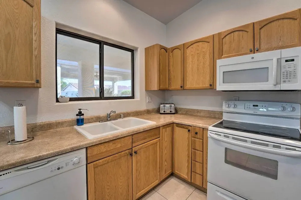 Pool & Game Room: Pet-friendly Lake Havasu Gem