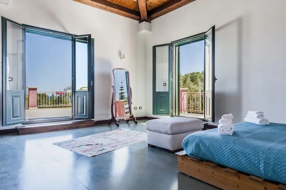 Charming Sea View Villa close to beach