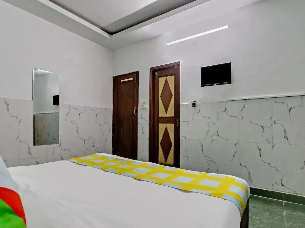 OYO Home 38093 Designer Stay Near Sector 59 Metro Station