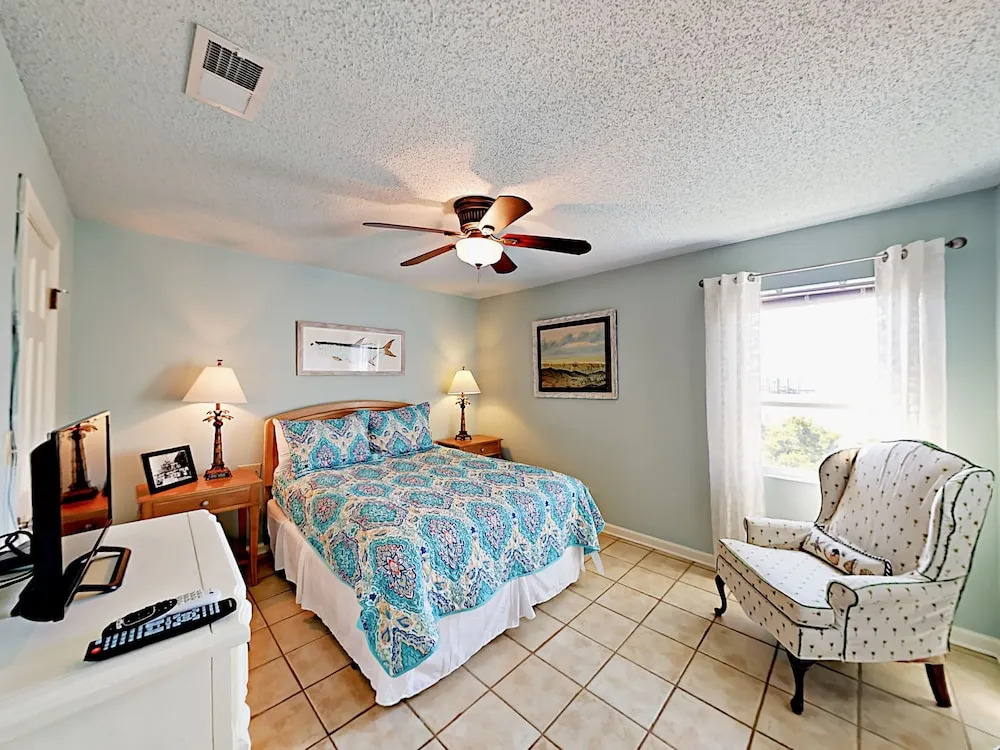 635 Bonita Court Cottage 3 Bedrooms 2 Bathrooms Cottage
