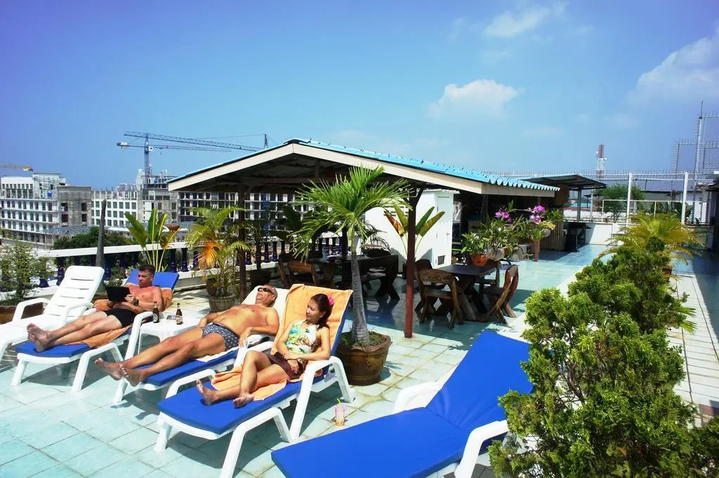 River Hotel