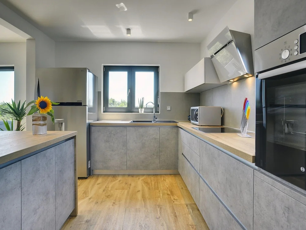 Comfortable, Stylish, Detached Villa With Garden, Private Pool, Near the Beach