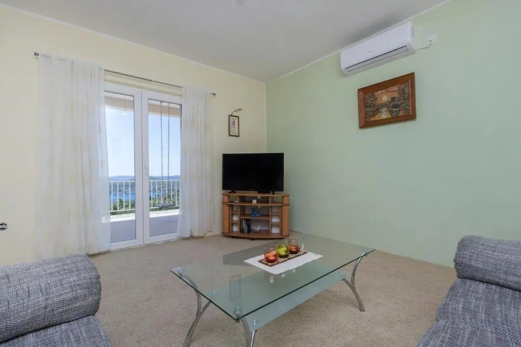 Bulat Sea View Apartments
