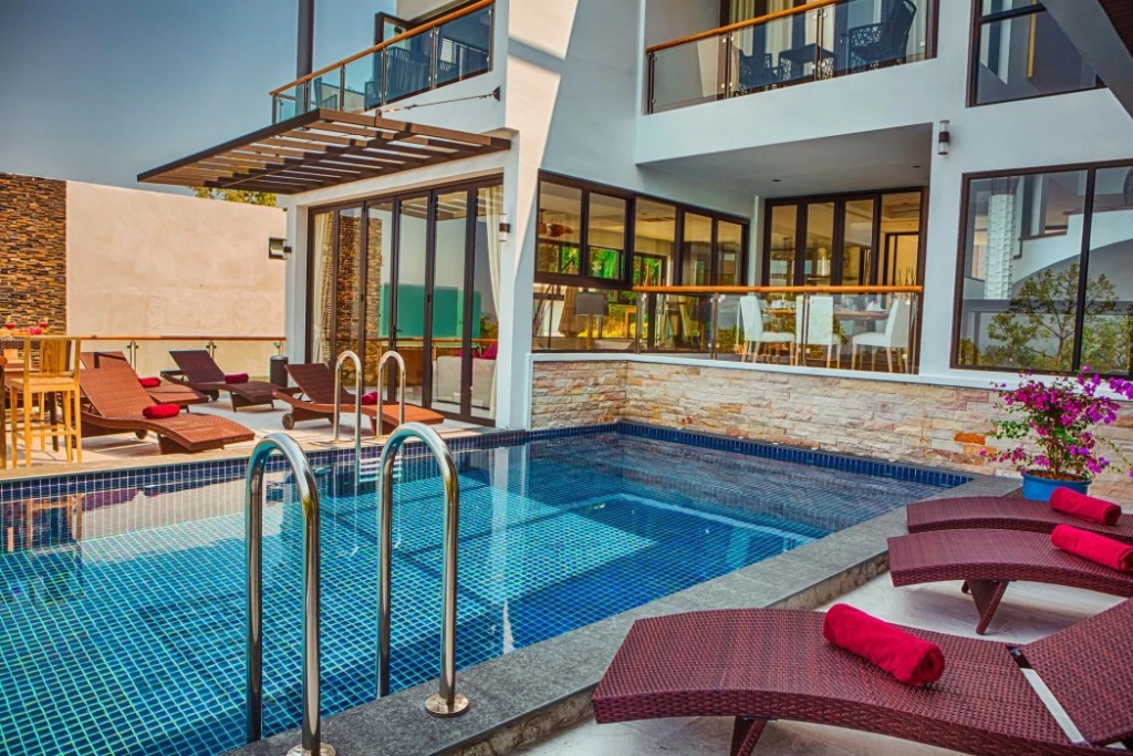 Fully Serviced Grand Villa Luxury Time Phuket