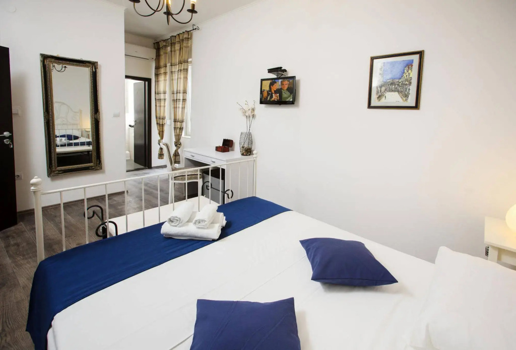 Prior Suites Split