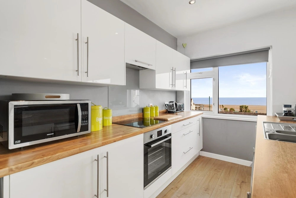 The Bay Apartment - Sea Views Village Centre