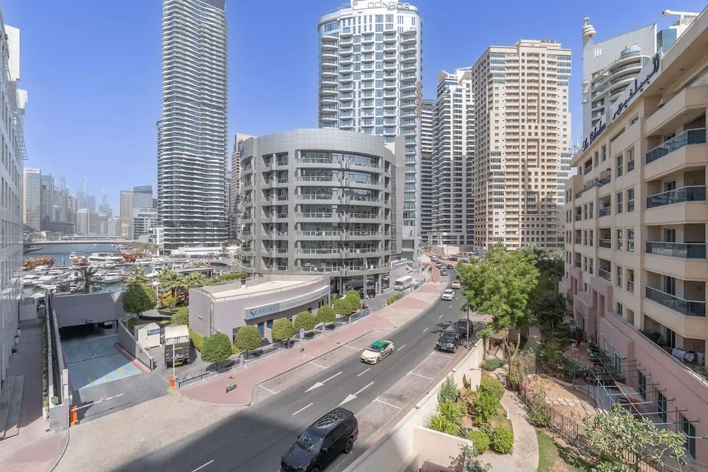 Lovely and Spacious 1BR in DEC Tower Near Marina Walk
