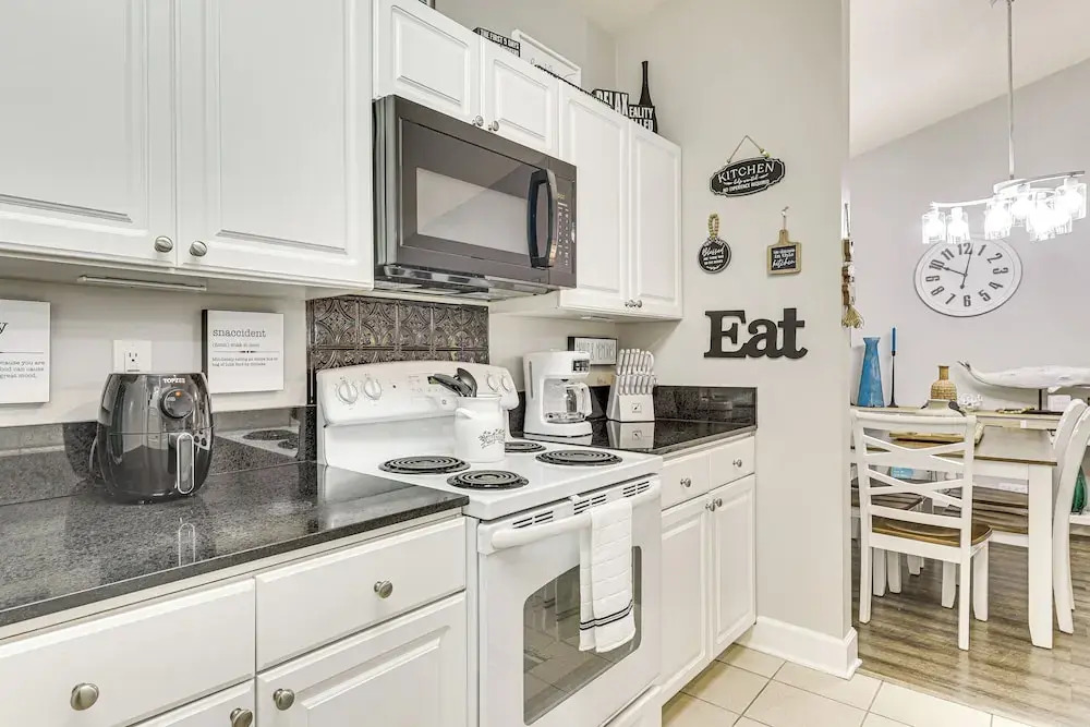 3 Mi to Owa: Modern Condo w/ Resort Pool!
