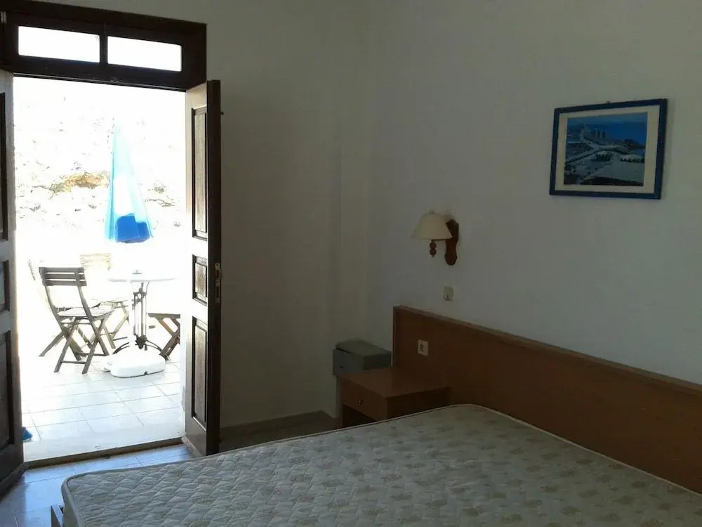 PHILIPPOS STUDIOS & APT
