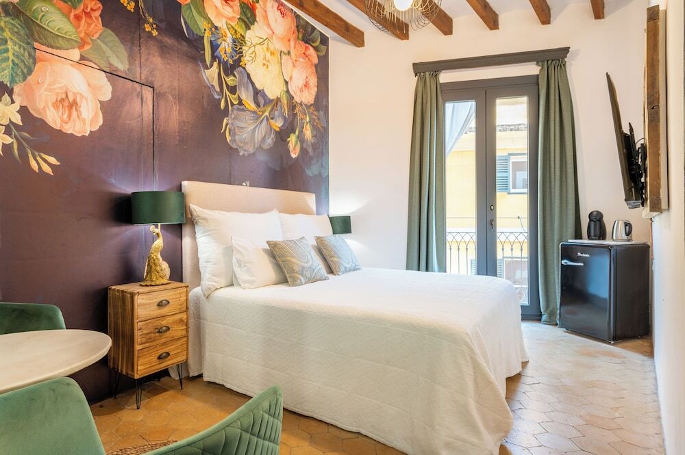 Dog Admiral - Urban Guest House