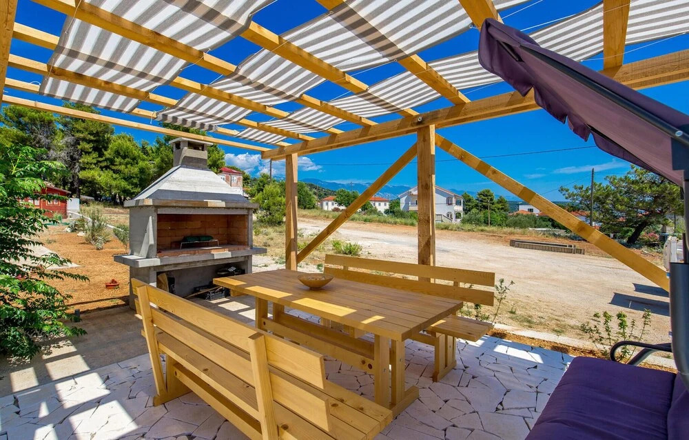 Beautiful Apartment in Barbat na Rabu With Outdoor Swimming Pool, Wifi and 1 Bedrooms