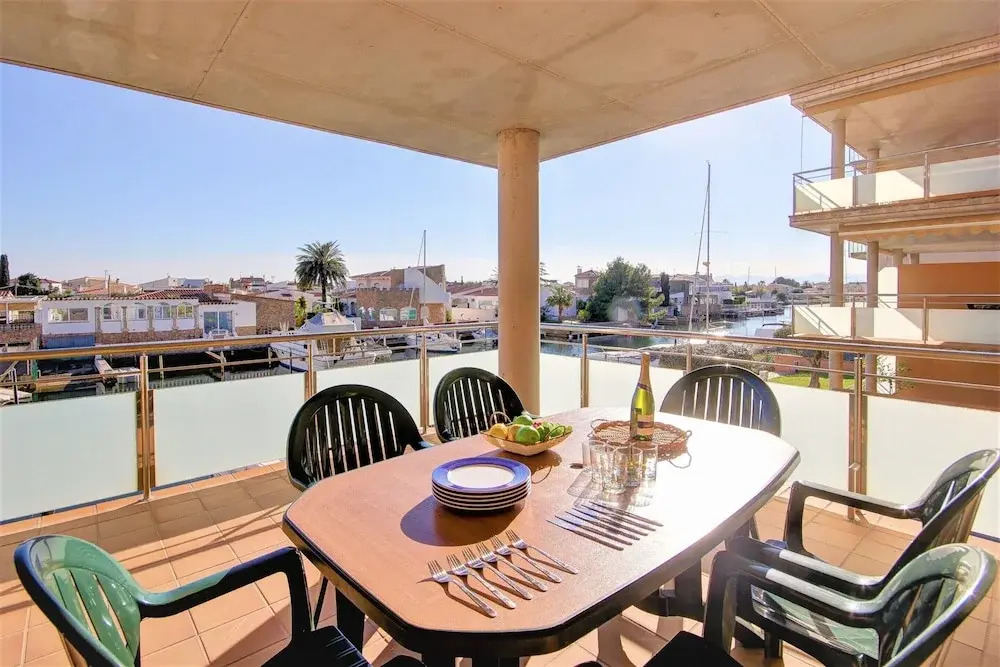 Apartment With Scenic View