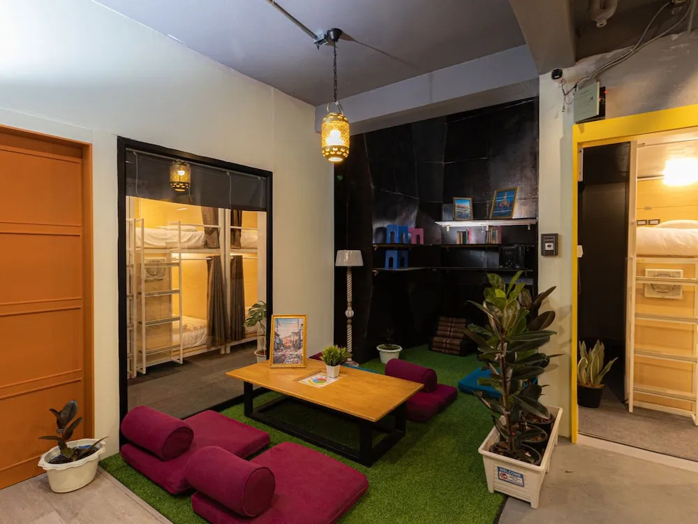 Khao San Social Capsule Hostel