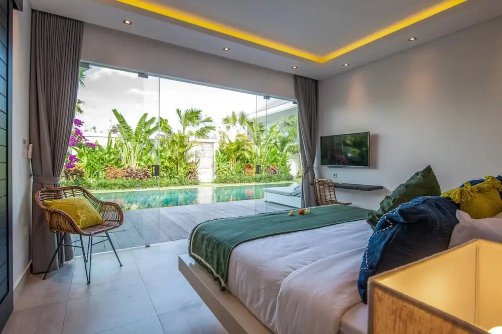 Villa Elisa - Spacious 4BR Luxury Villa, Walking Distance to Berawa Beach