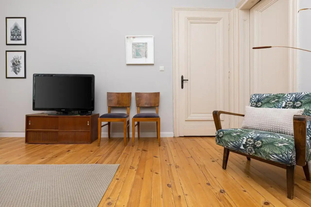 The Old Town Vintage 2-Bedroom Jewel