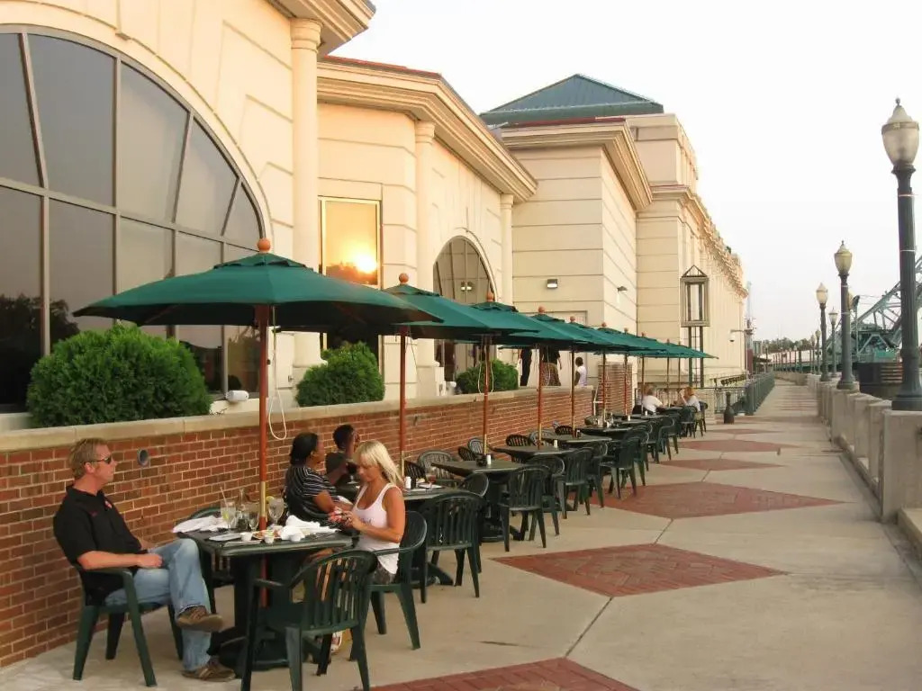 Harrahs Joliet Hotel & Casino - A Caesars Rewards Destination