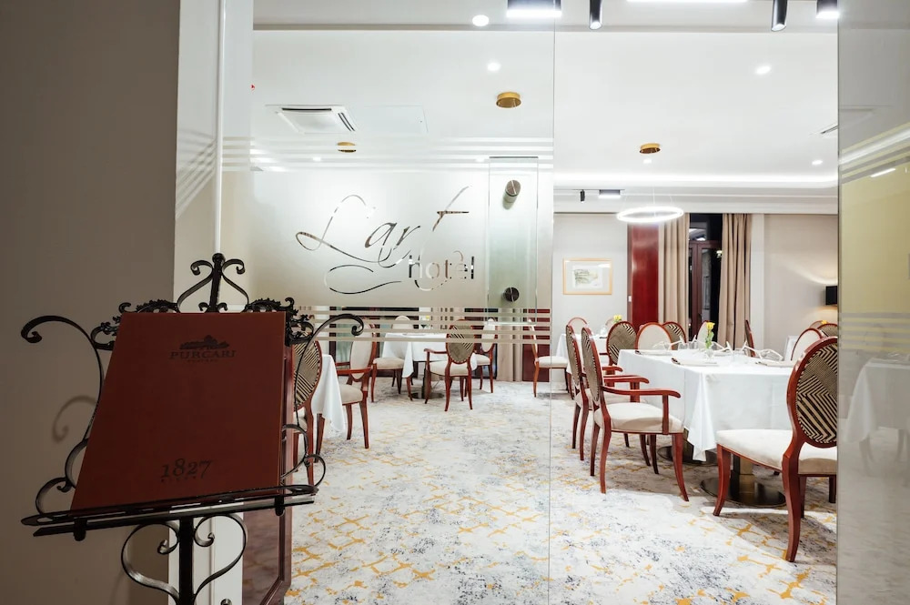 L`Art Hotel Carei
