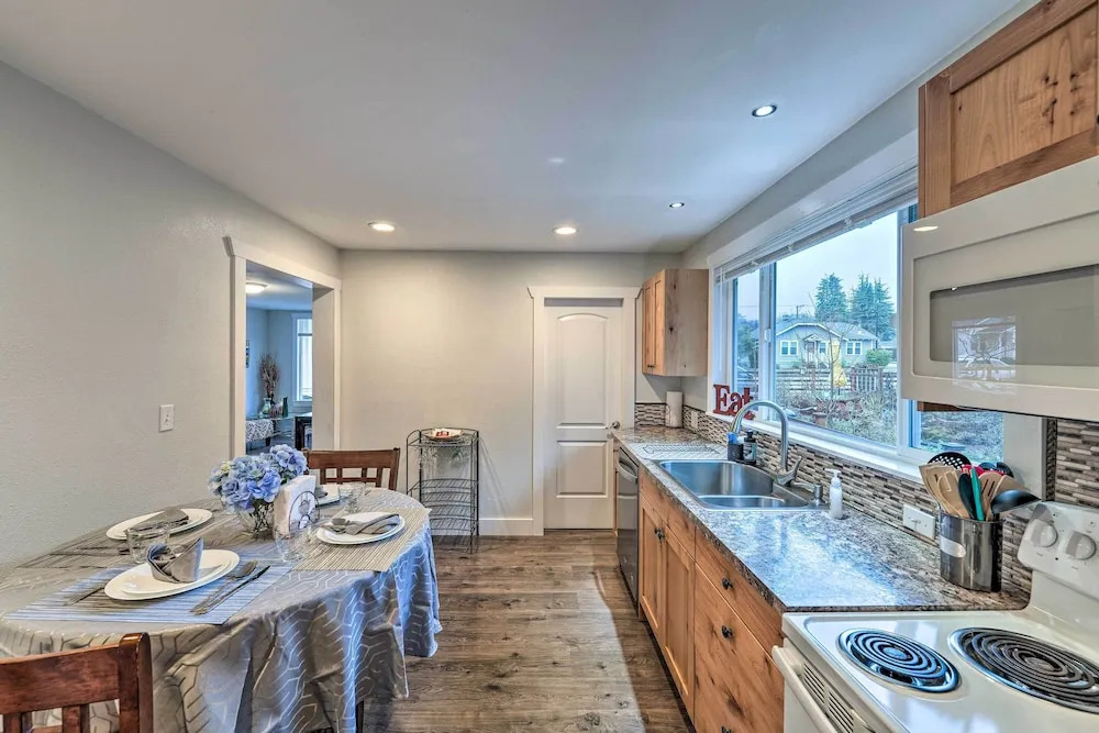 Port Angeles Retreat - 1 Mi to Downtown