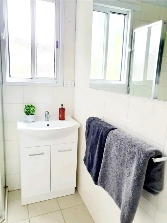 Entire 3 bedroom Doveton house, no sharing