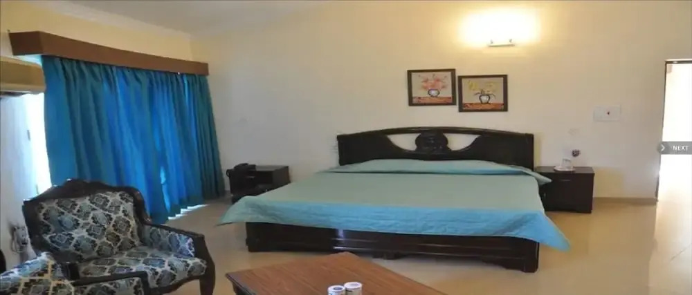 Jungle Babbler Tourist Resort