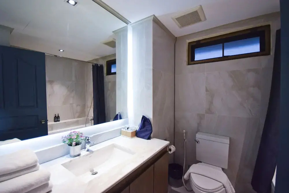 Big Apt, Hidden Gem, Fully Equipped 2 big Br, 2 Ba, Spacious Living in Dt