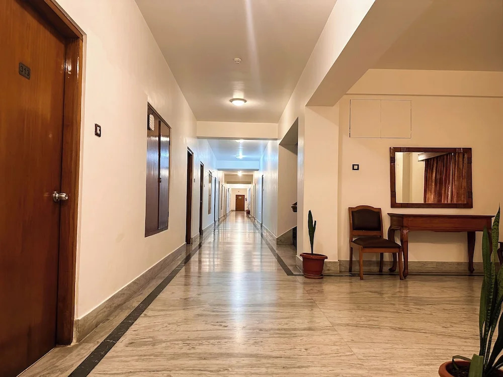 lhaki Hotel