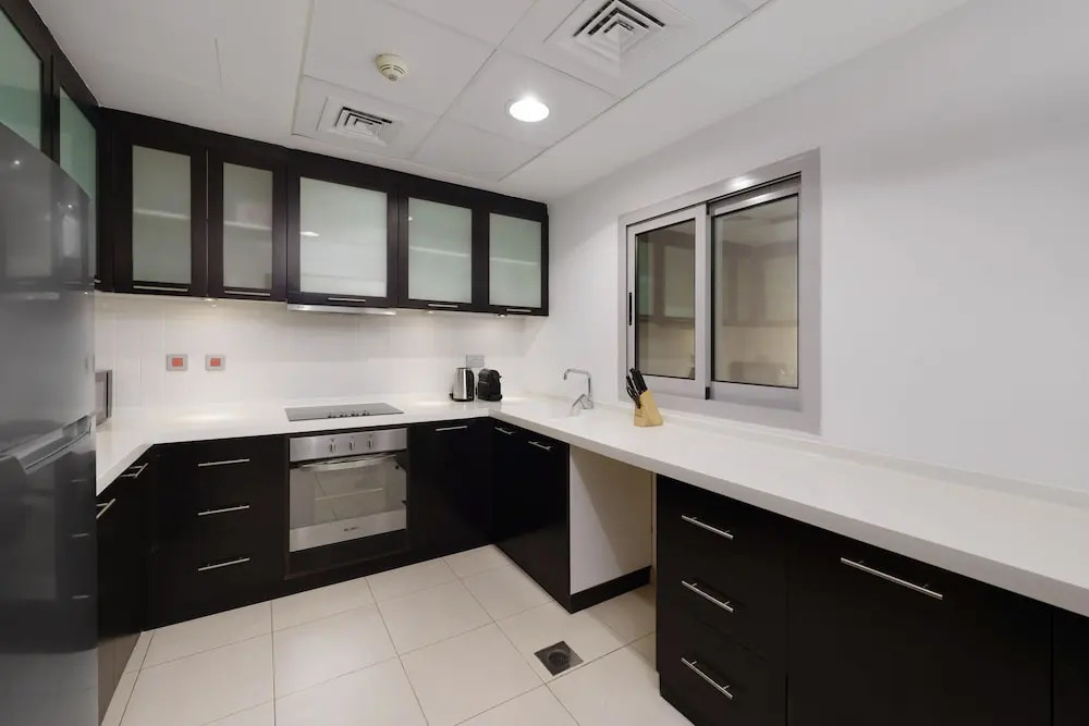 Maison Privee - Bright & Trendy Apt Steps Away from JBR Beach