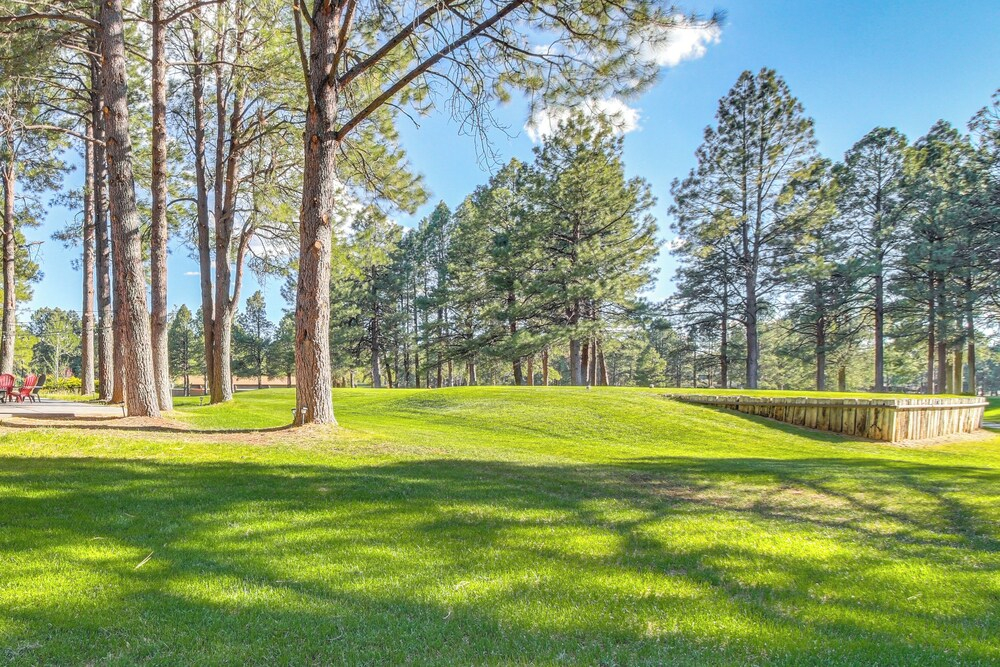 Golf Course Getaway & Hot Tub Haven in Pinetop!