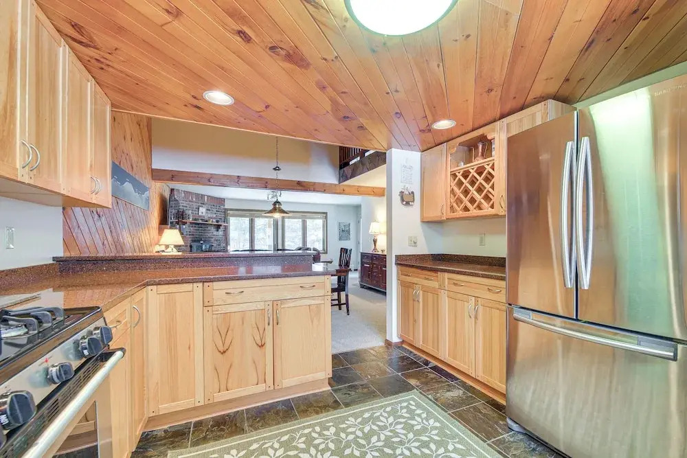 1 Mi to Killington Resort: Townhome w/ Dry Sauna!