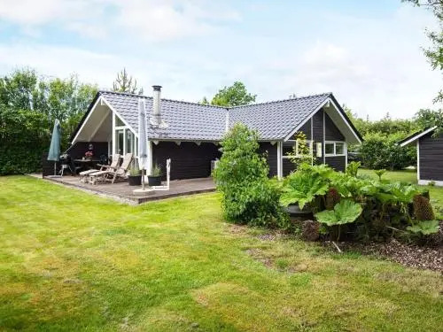Three-Bedroom Holiday home in Tarm 5