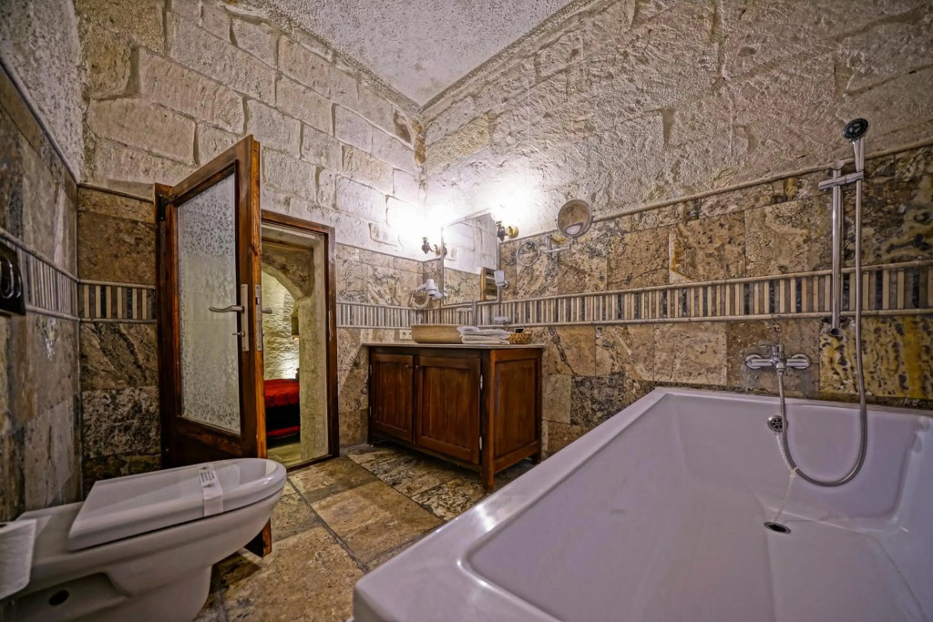 Maccan Cave Hotel