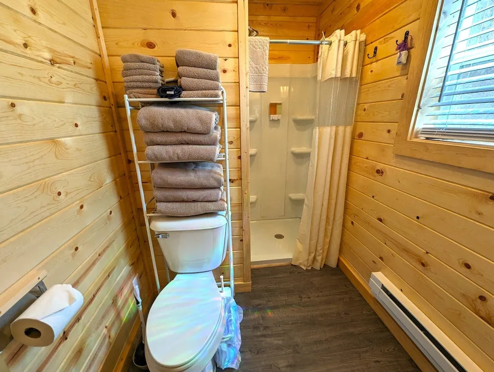 Yellowstones Treasure Cabins
