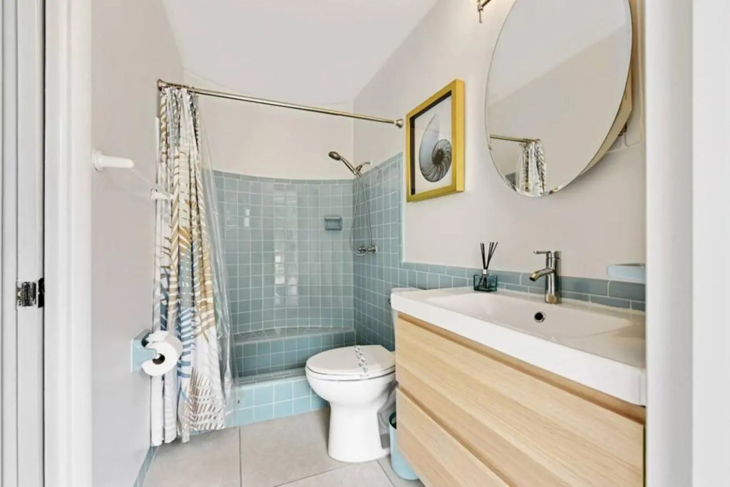 Private pool and canal home with Office space